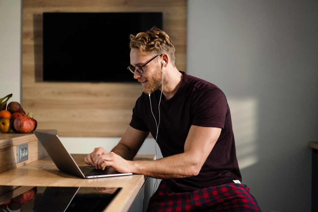 At a time when remote work and digital entrepreneurship are so popular, starting a business from the comfort of your home has become an increasingly popular and viable option. 